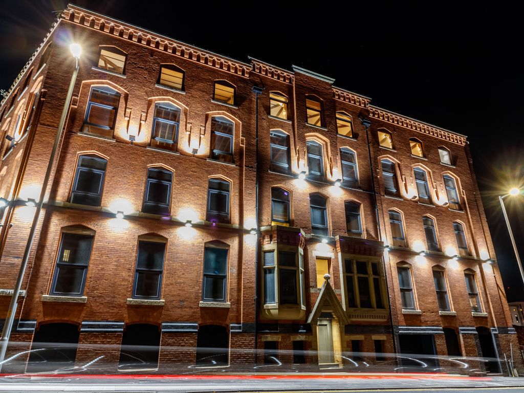 2 bed flat to rent in Globe House, Southall Street, Manchester M3, £