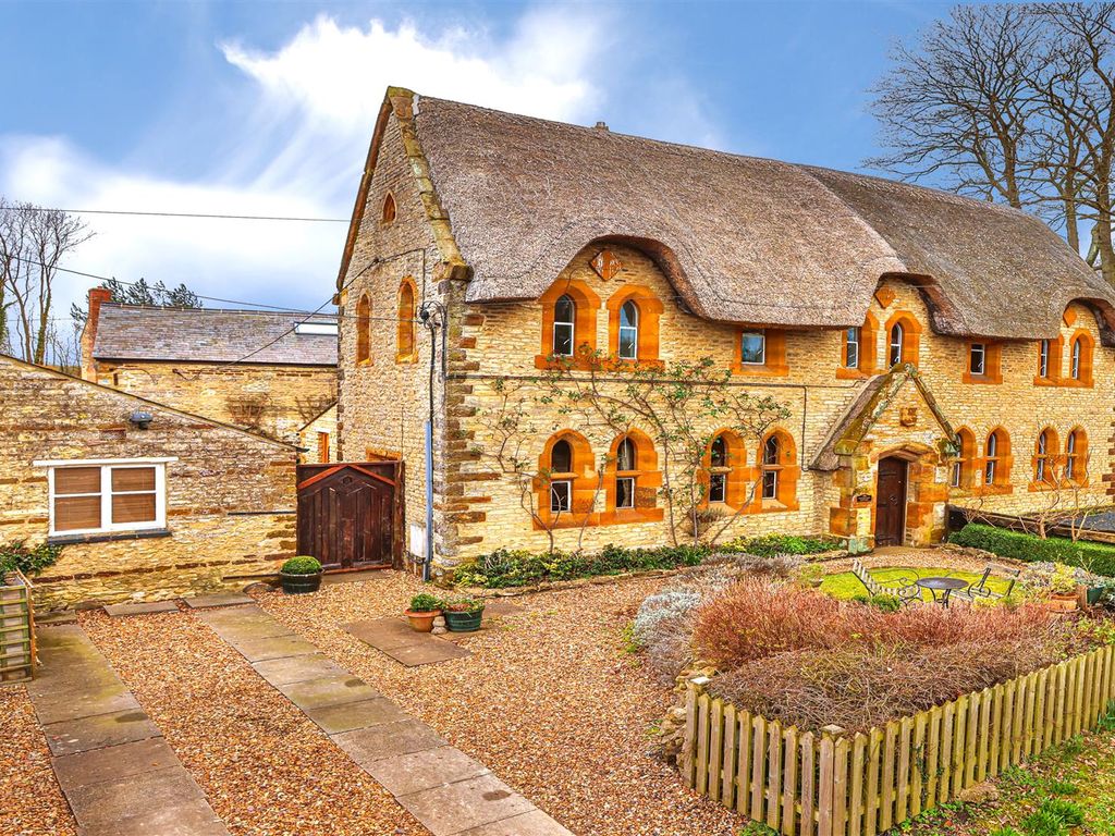 3 bed semidetached house for sale in High Street, Cranford, Kettering