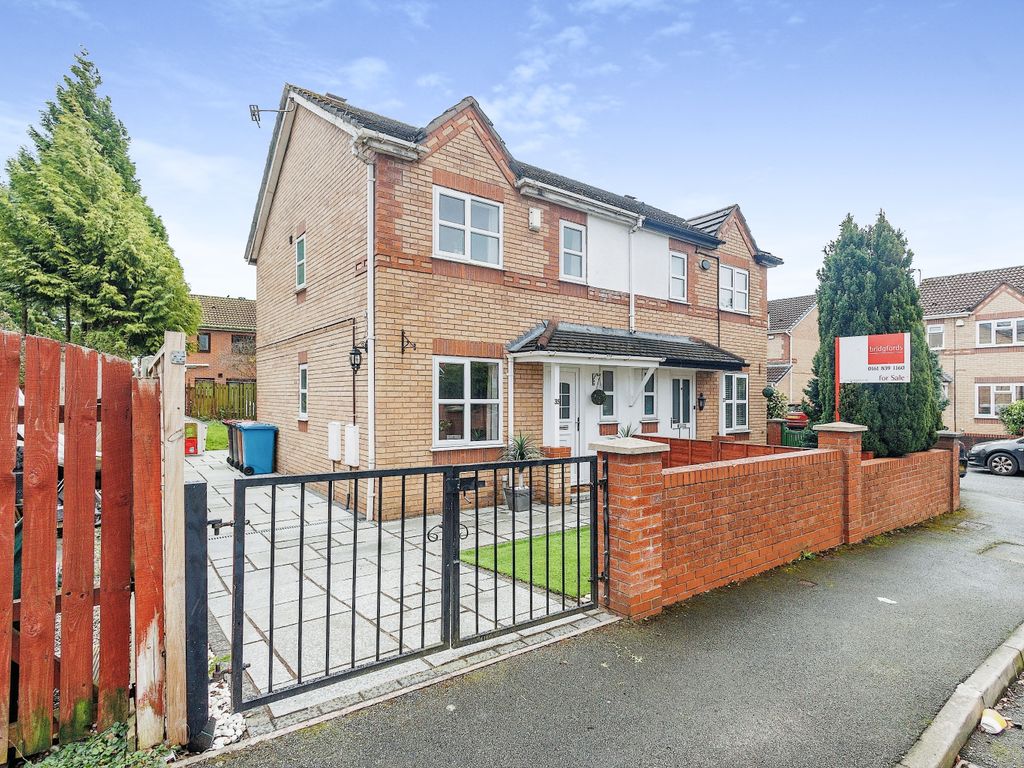 3 bed semidetached house for sale in Whimberry Close, Salford, Greater