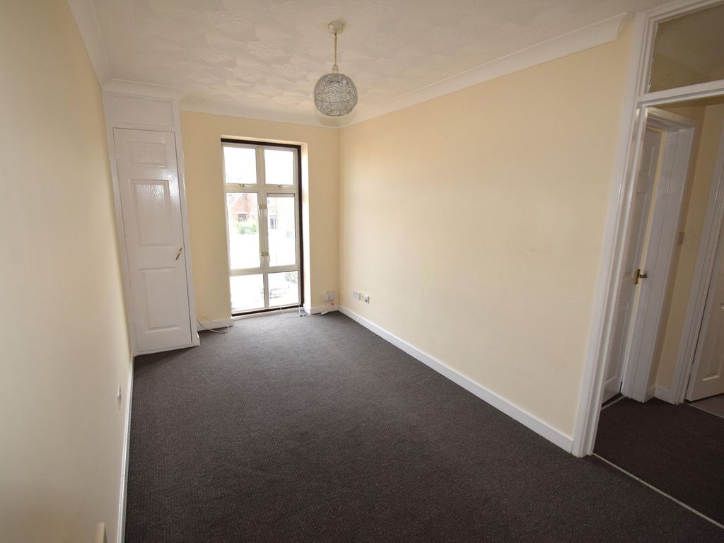 1 bed flat to rent in Shakespeare Road, Gillingham ME7, £950 pcm Zoopla