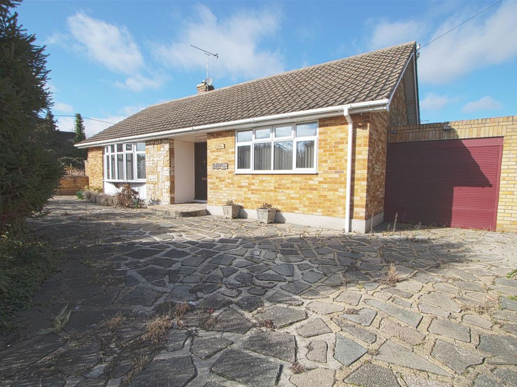 3 bed detached bungalow for sale in Trinity Road, Billericay CM11 Zoopla