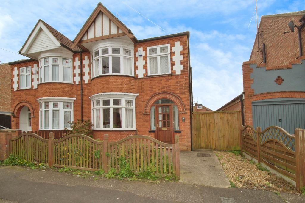 3 bed semidetached house for sale in Cecil Road, Peterborough PE1, £
