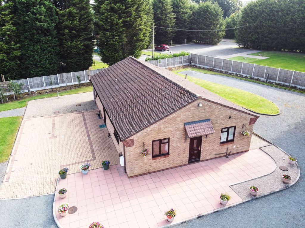 3 bed bungalow for sale in Monwode Lea Lane, Over Whitacre, Coleshill