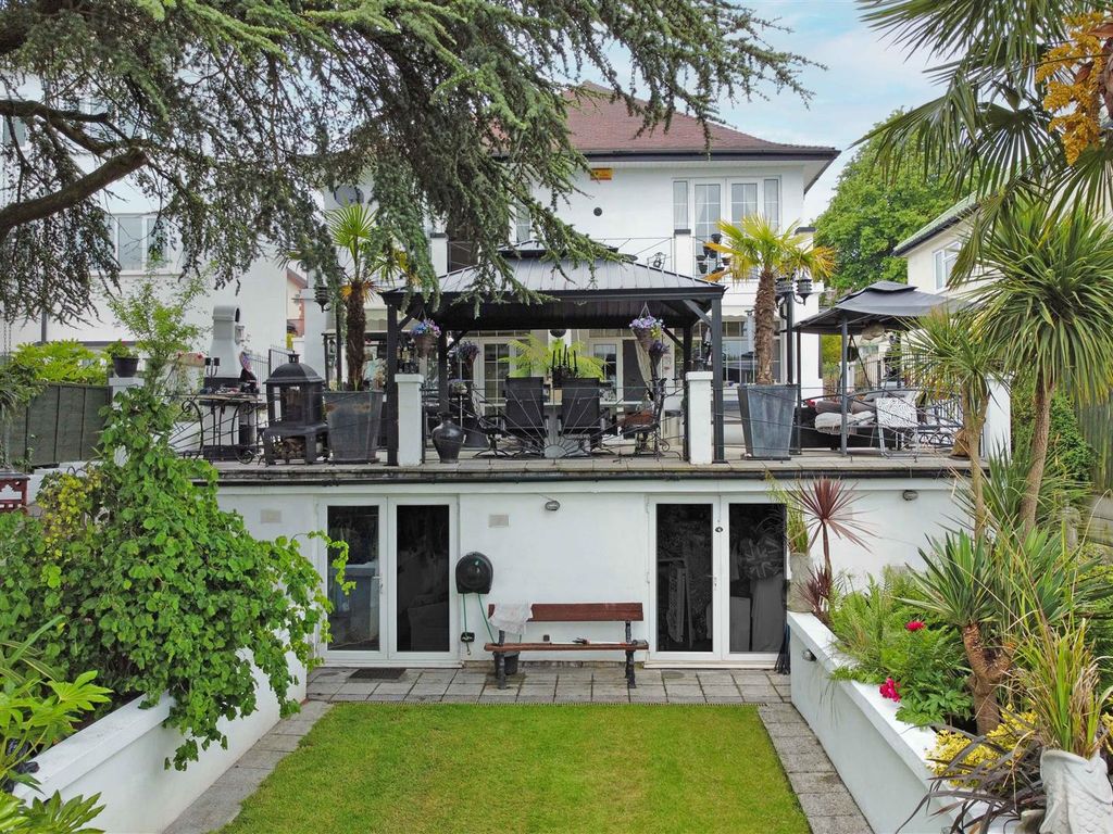 4 bed detached house for sale in Oakdale Road, Carlton, Nottingham NG4