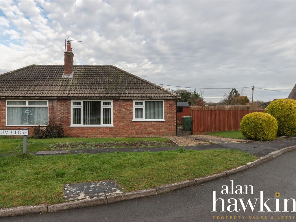 2 bed semidetached bungalow for sale in Glevum Close, Purton, Swindon