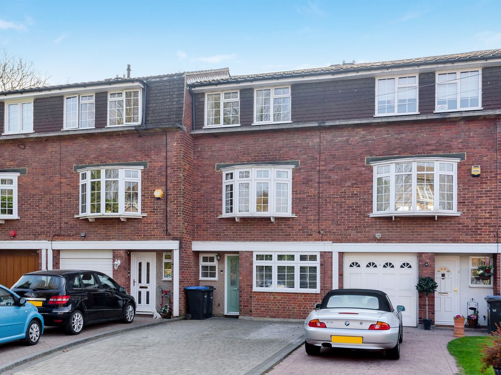 4 bed town house for sale in Taunton Drive, Enfield EN2 Zoopla