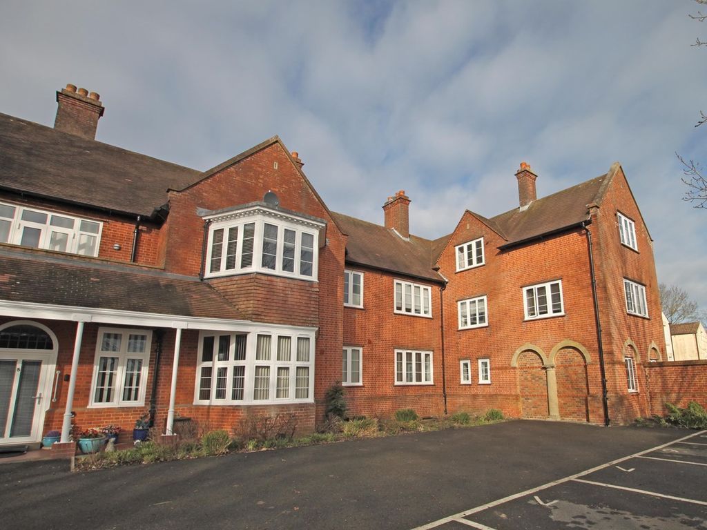 2 bed flat for sale in Red Gables, Trowbridge BA14 Zoopla