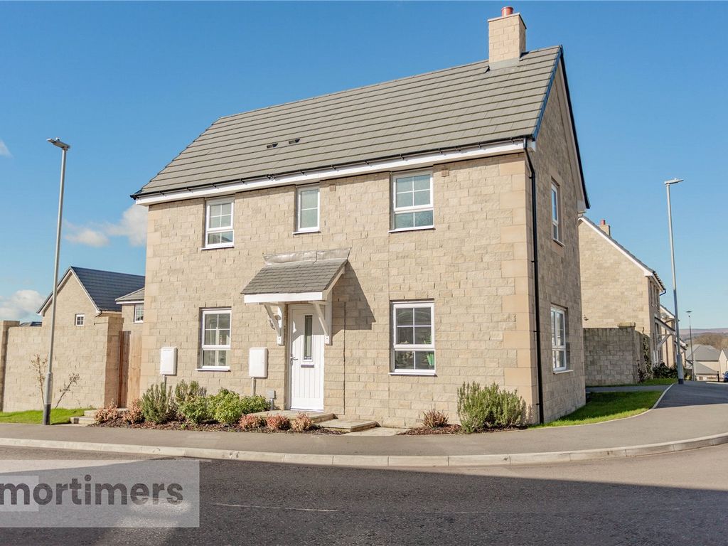 3 bed detached house to rent in Molland Drive, Clitheroe, Lancashire