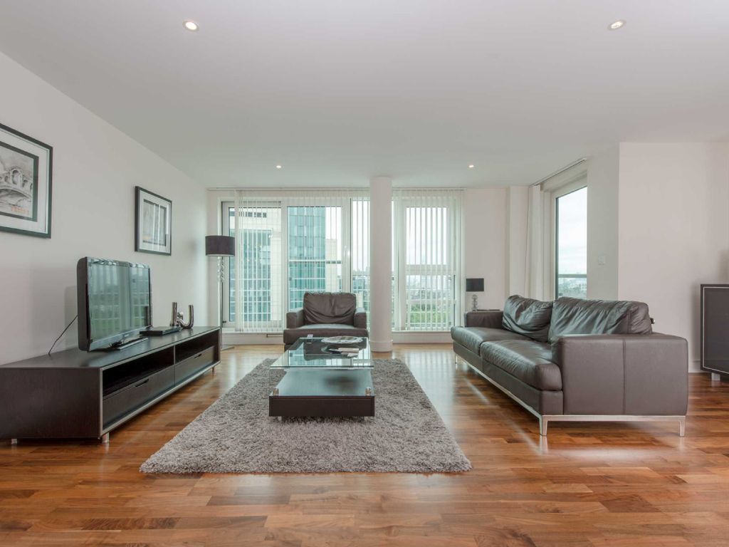 2 bed flat to rent in Anchor House, St Wharf, Vauxhall, London
