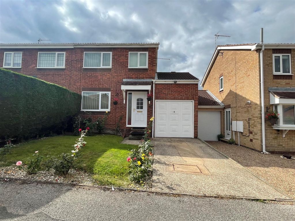 3 bed semidetached house for sale in Forest Hill Road, Worksop S81