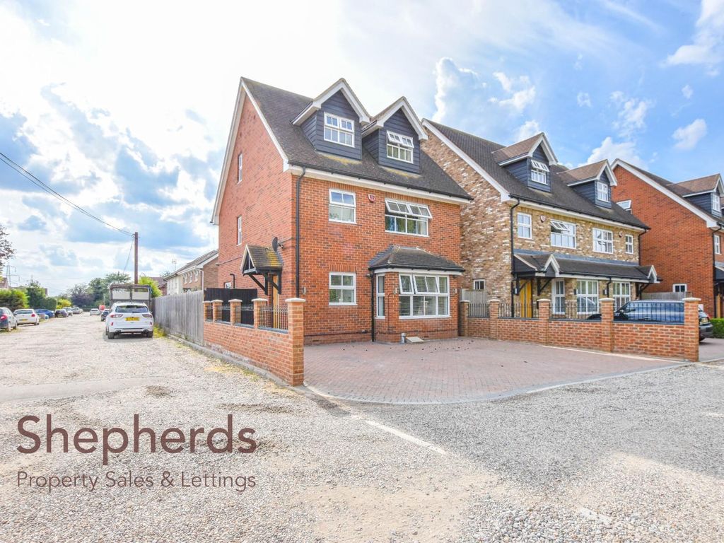 4 bed detached house for sale in Picardy Close, Dobbs Weir, Hoddesdon
