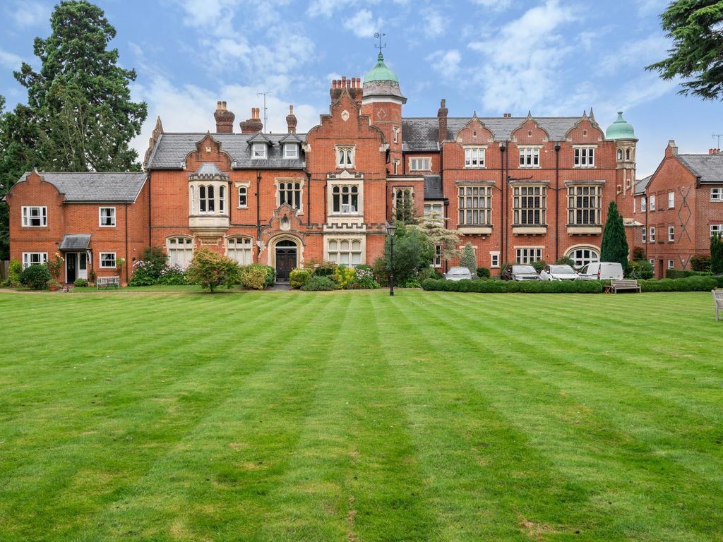 2 bed flat for sale in Merrow Grange, Horseshoe Lane East, Guildford