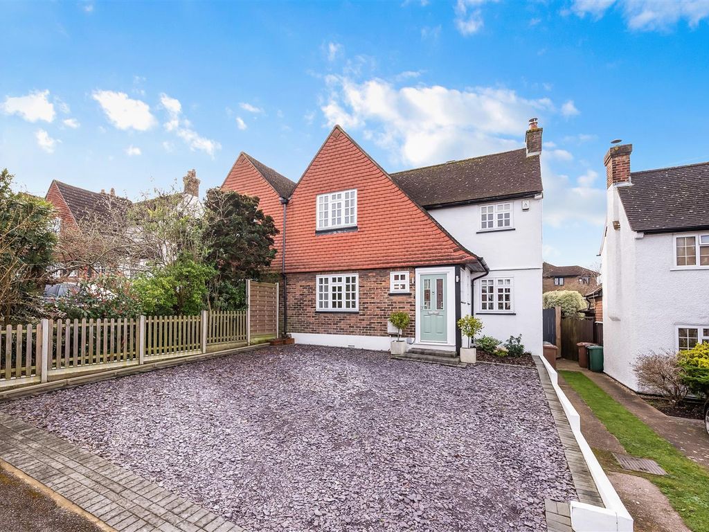 4 bed semidetached house for sale in Salisbury Road, Banstead SM7, £