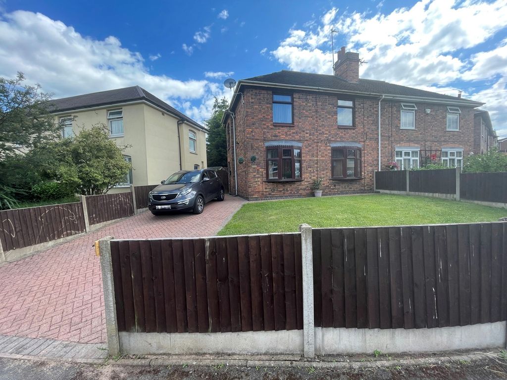 3 bed semidetached house for sale in Bladon Street, Winshill, Burton