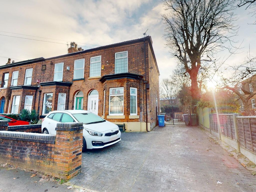 4 bed end terrace house for sale in Urmston Lane, Stretford, Manchester