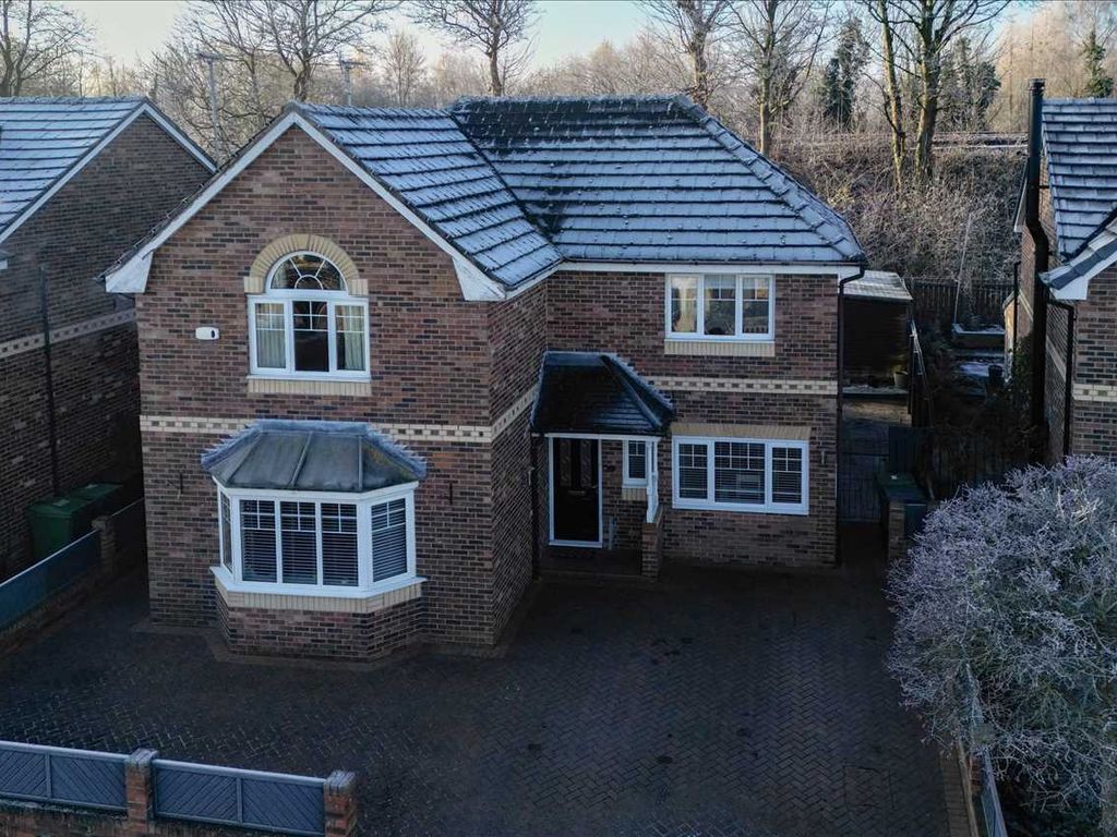 4 bed detached house for sale in Chestnut Grove, Woodlesford, Leeds
