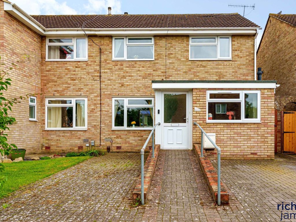 3 bed semidetached house for sale in Seaton Close, Greenmeadow