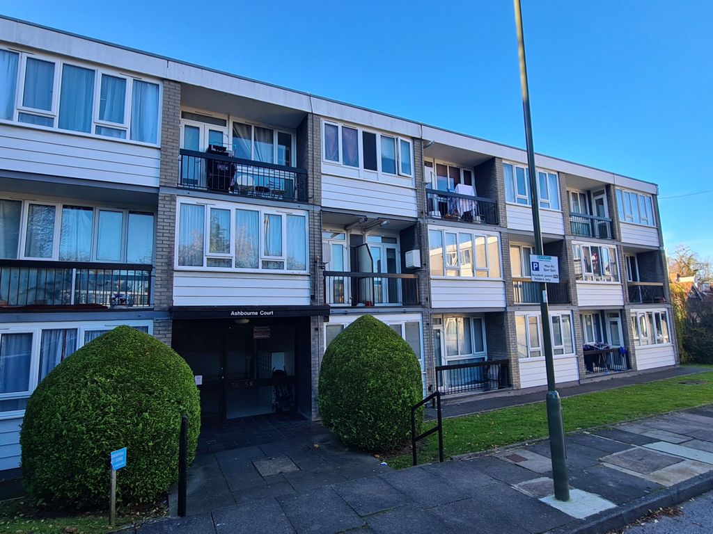 1 bed flat to rent in Ashbourne Court, Ashbourne Close, Woodside Park, London N12, £1,500 pcm