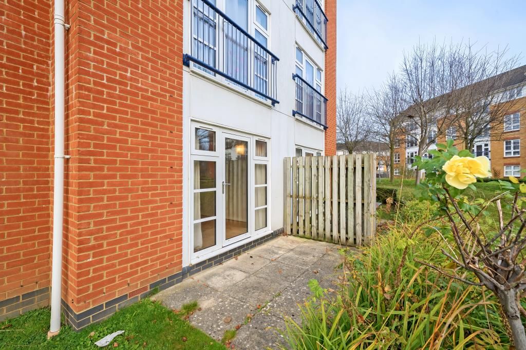 2 bed flat for sale in Walk, Reading RG1, £250,000 Zoopla