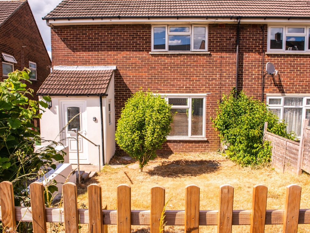 3 bed end terrace house to rent in Shepherds Road, Winnall, Winchester