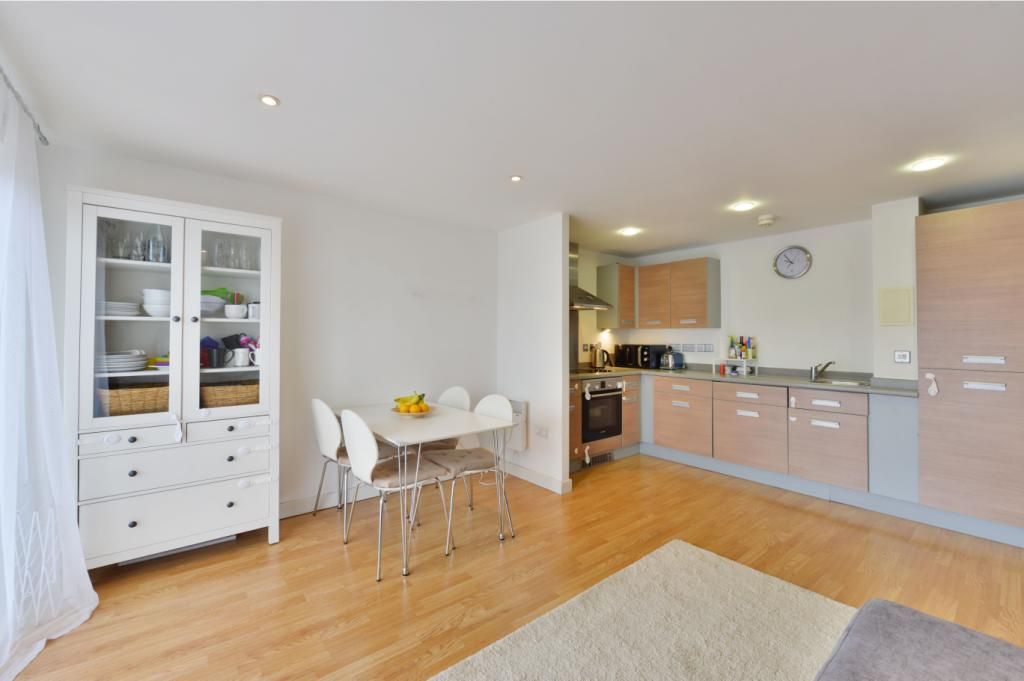 2 bed flat to rent in Bevan Court, 246 Tredegar Road, London E3, £2,150