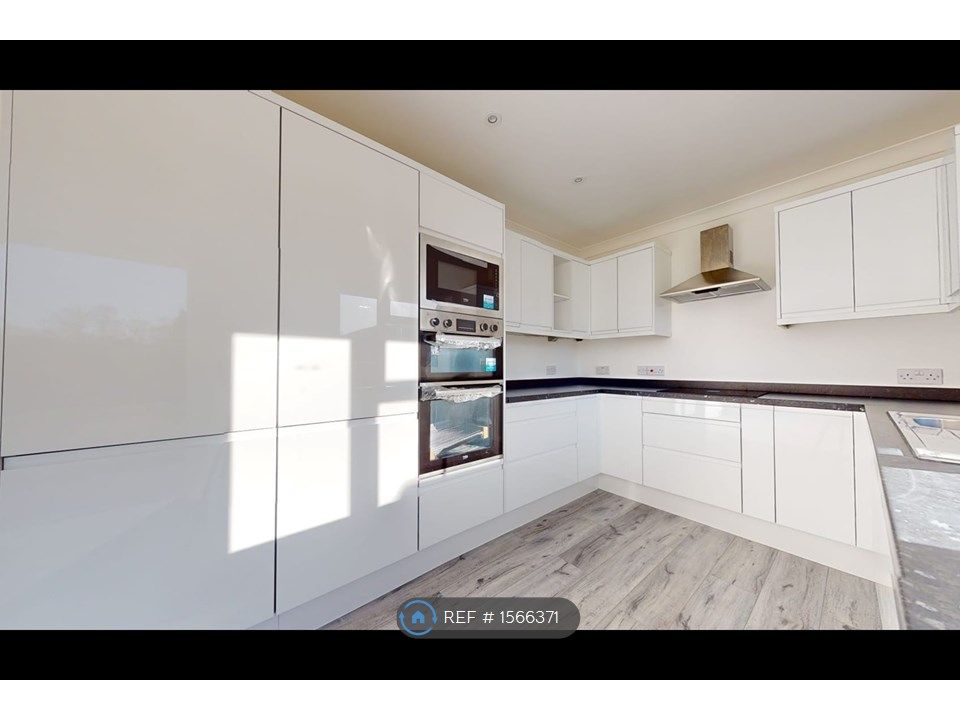 4 bed bungalow to rent in Penzance Road, Kesgrave, Ipswich IP5, £1,900