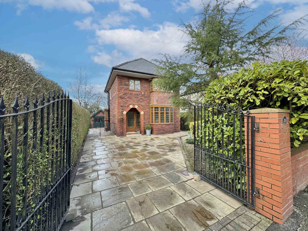 3 bed detached house for sale in New Lane, Penwortham PR1, £320,000