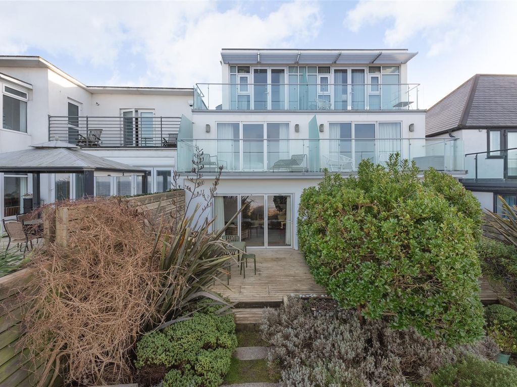 4 bed semidetached house for sale in Admiralty Walk, Seasalter