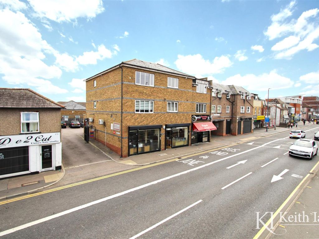 1 bed flat for sale in White Hart Court, High Street, Cheshunt, Waltham