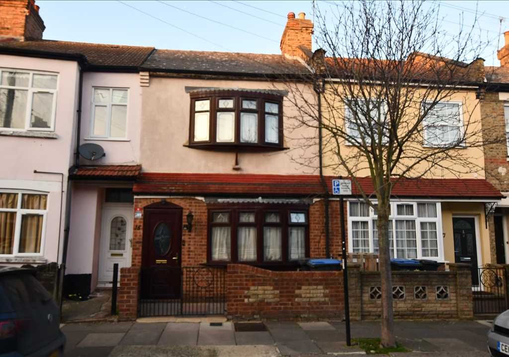 3 bed property to rent in Leeds Street, London N18 Zoopla