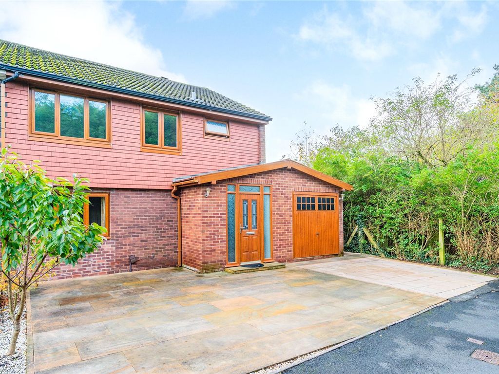 4 bed semidetached house for sale in The Incline, Ketley, Telford