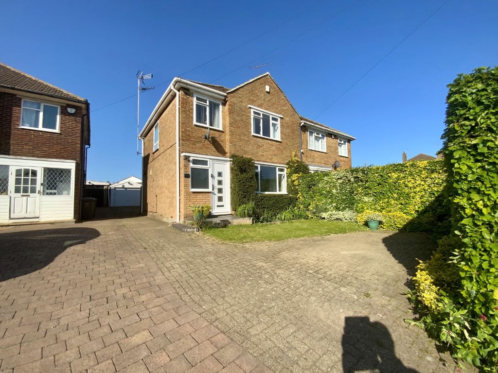 3 bed semidetached house for sale in Cranbrook Drive, Luton, Bedfordshire LU3 Zoopla