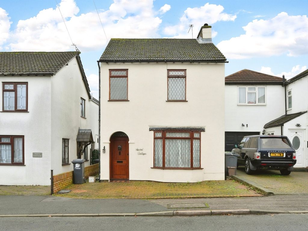 2 bed detached house for sale in Macers Lane, Broxbourne EN10, £350,000