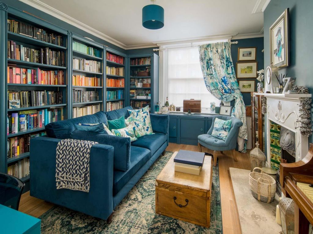 4 bed town house for sale in Medina Road, Cowes PO31 Zoopla