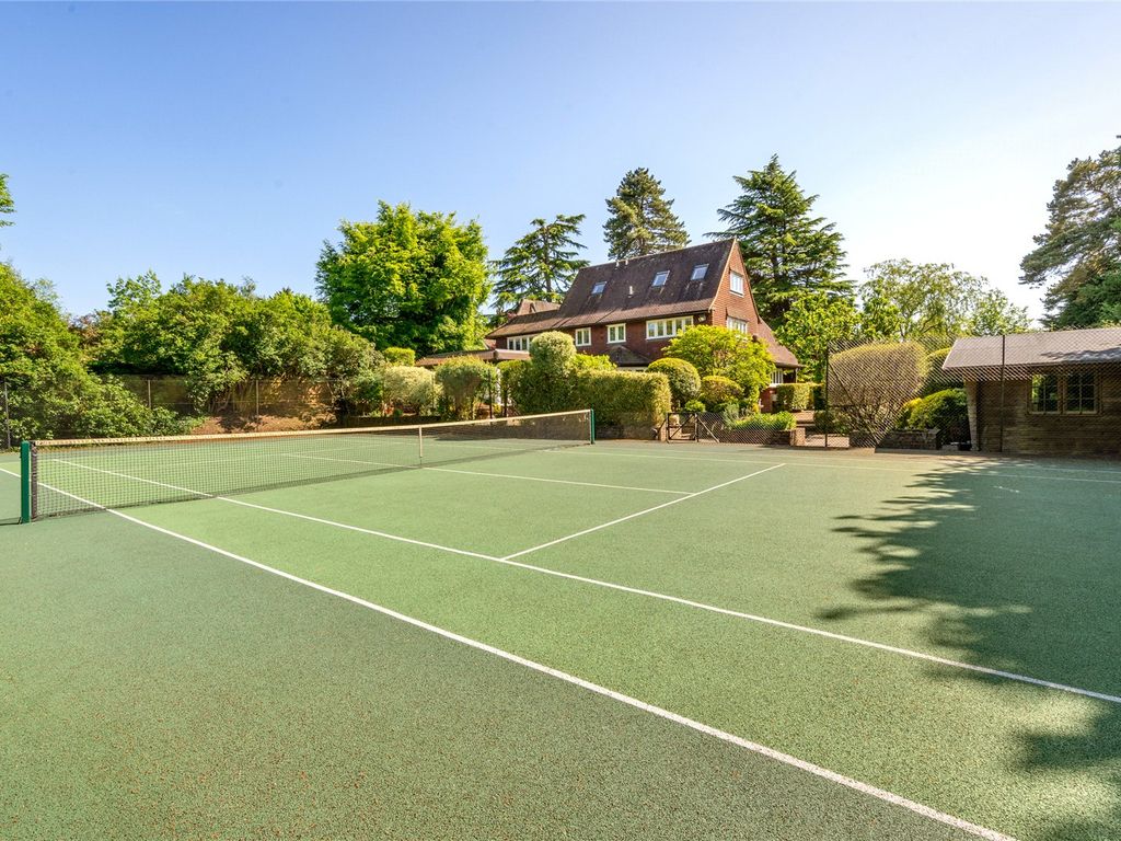 5 bed detached house for sale in Park View Road, Woldingham, Caterham