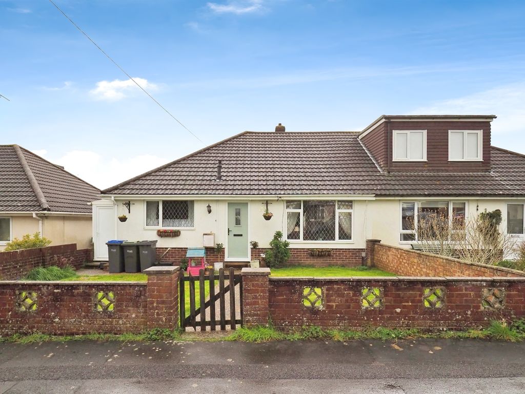 4 bed semidetached bungalow for sale in Greenlands Close, Durrington