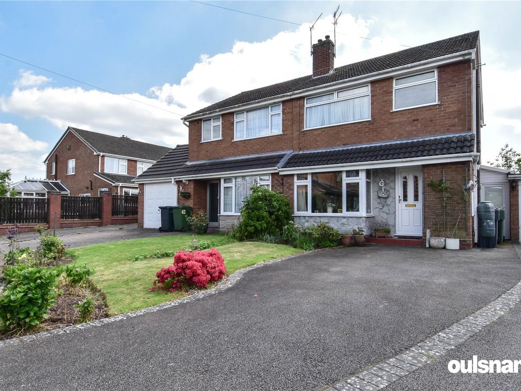 3 bed semidetached house to rent in Holly Grove, Bromsgrove