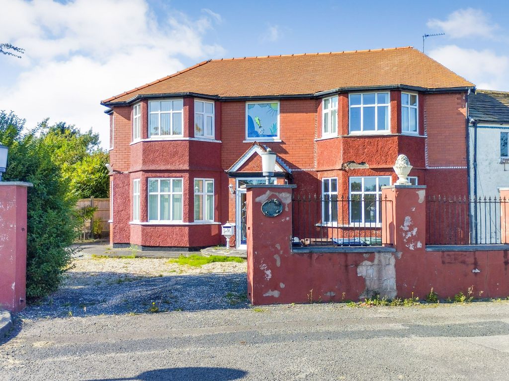 3 bed semidetached house for sale in Southport Road, Southport PR8, £