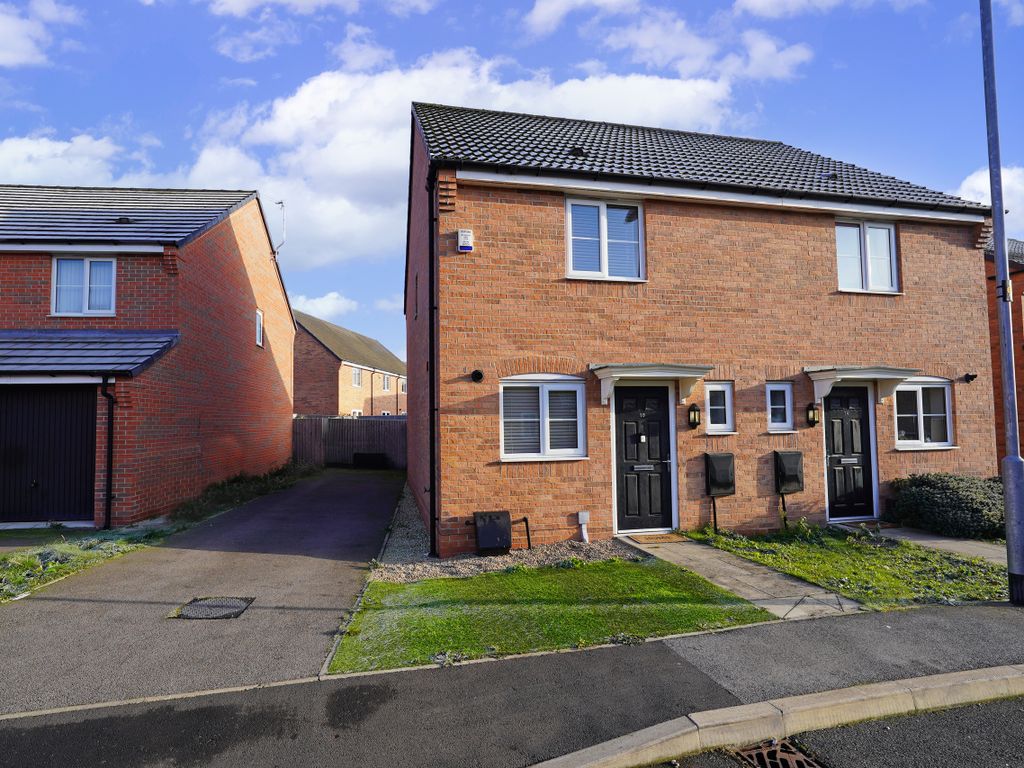 2 bed semidetached house for sale in Slate Drive, Burbage, Hinckley