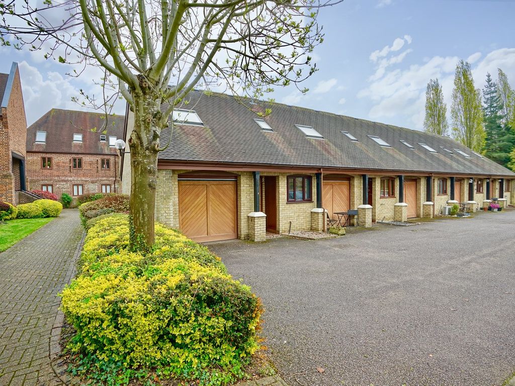 2 bed barn conversion for sale in Rampley Lane, Little Paxton, St Neots