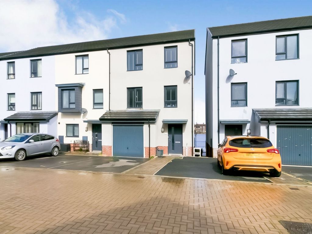 4 bed end terrace house for sale in Ffordd Pentre, Barry CF62 Zoopla