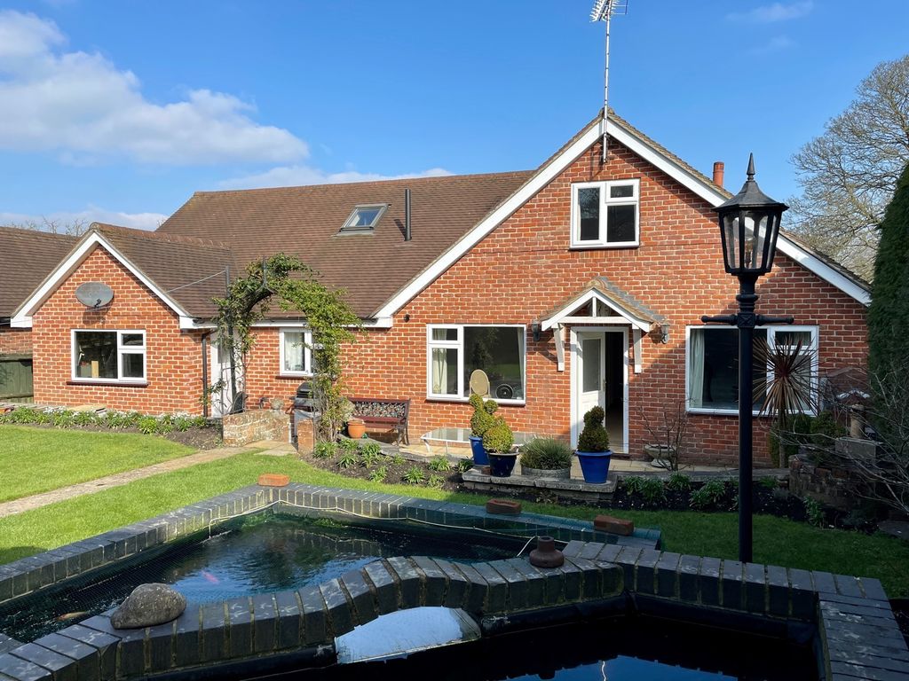 4 bed bungalow for sale in Stanmore Road, East Ilsley, Newbury RG20