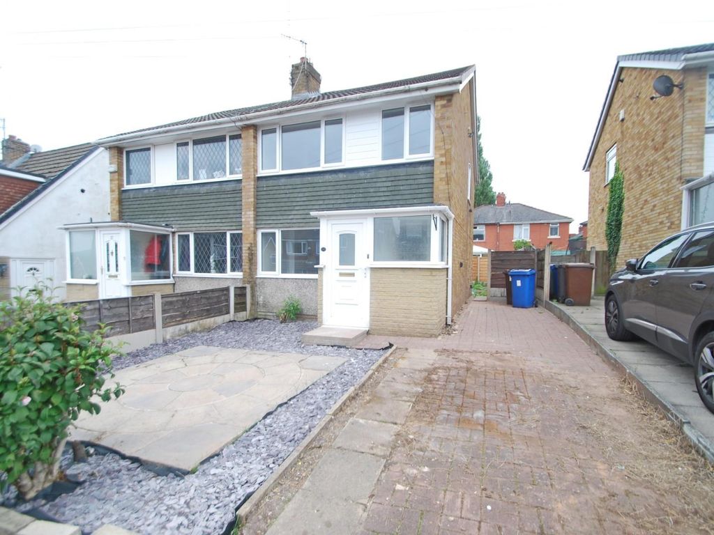 3 bed semidetached house to rent in Holthouse Road, Tottington, Bury