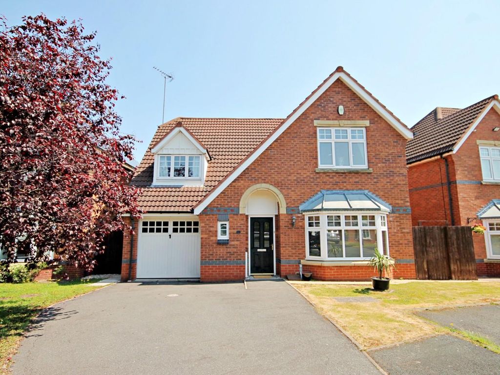 4 bed detached house for sale in Haydock Close, Dosthill, Tamworth B77
