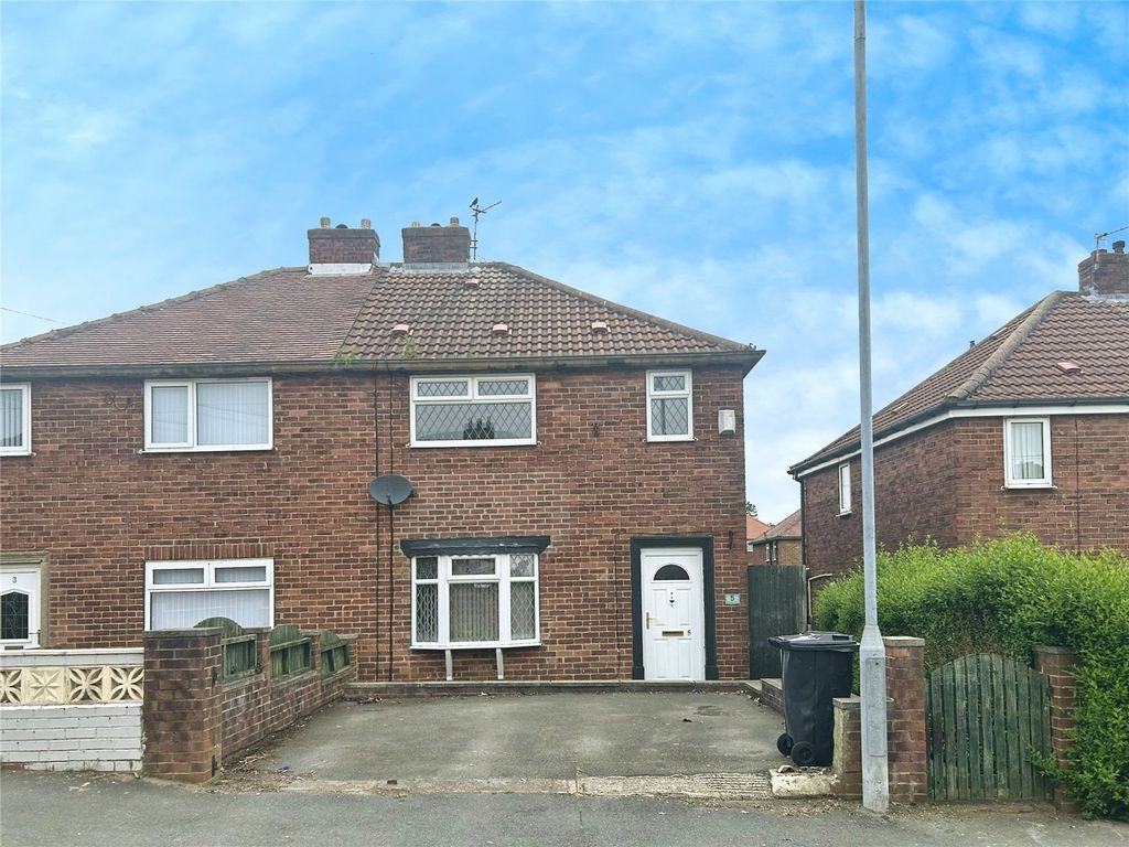 3 bed semidetached house to rent in Thornton Road, Rastrick, Brighouse