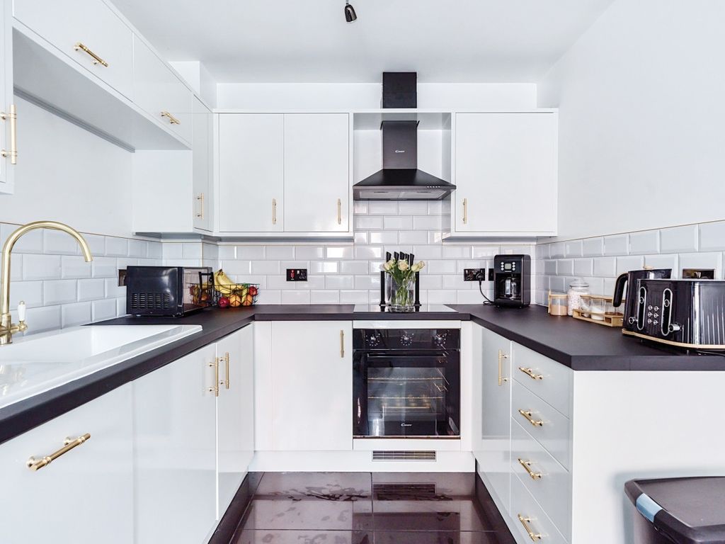 3 bed terraced house to rent in Silver Streak Way, Strood, Rochester