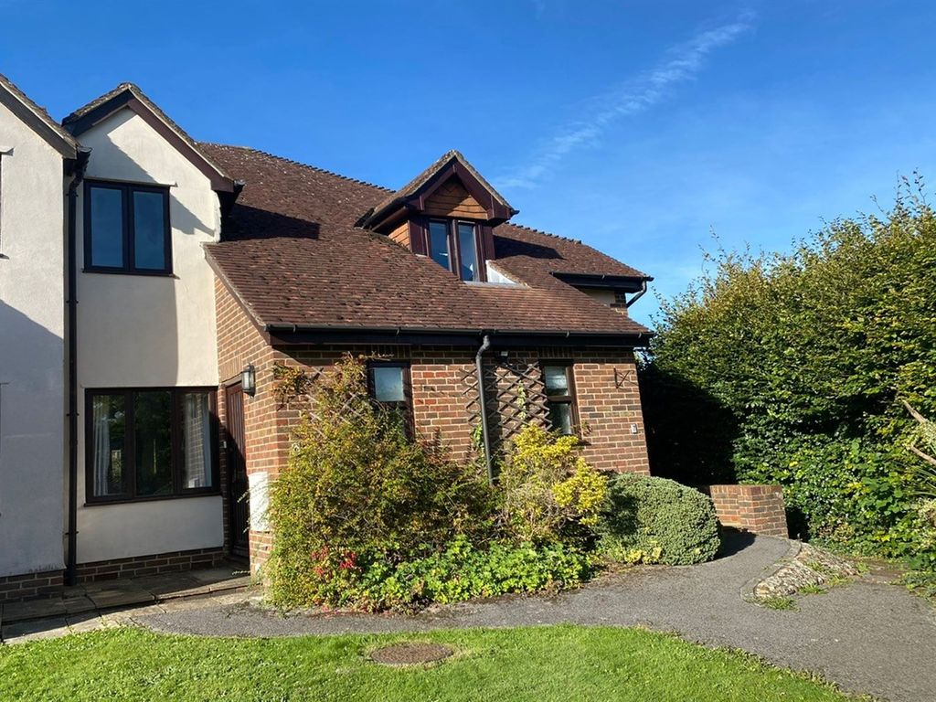 2 bed end terrace house to rent in 7 Chilmark Court, Riverside Close, Liss, Hampshire GU33, £