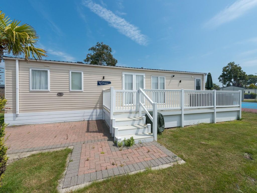 3 bed mobile/park home for sale in Monkton Street, Monkton, Ramsgate