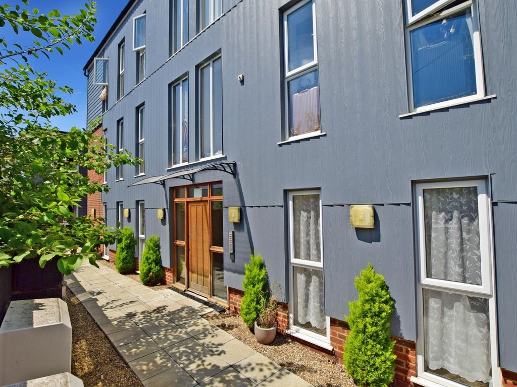 1 bed flat to rent in Upper Stone Street, Maidstone ME15, £850 pcm Zoopla