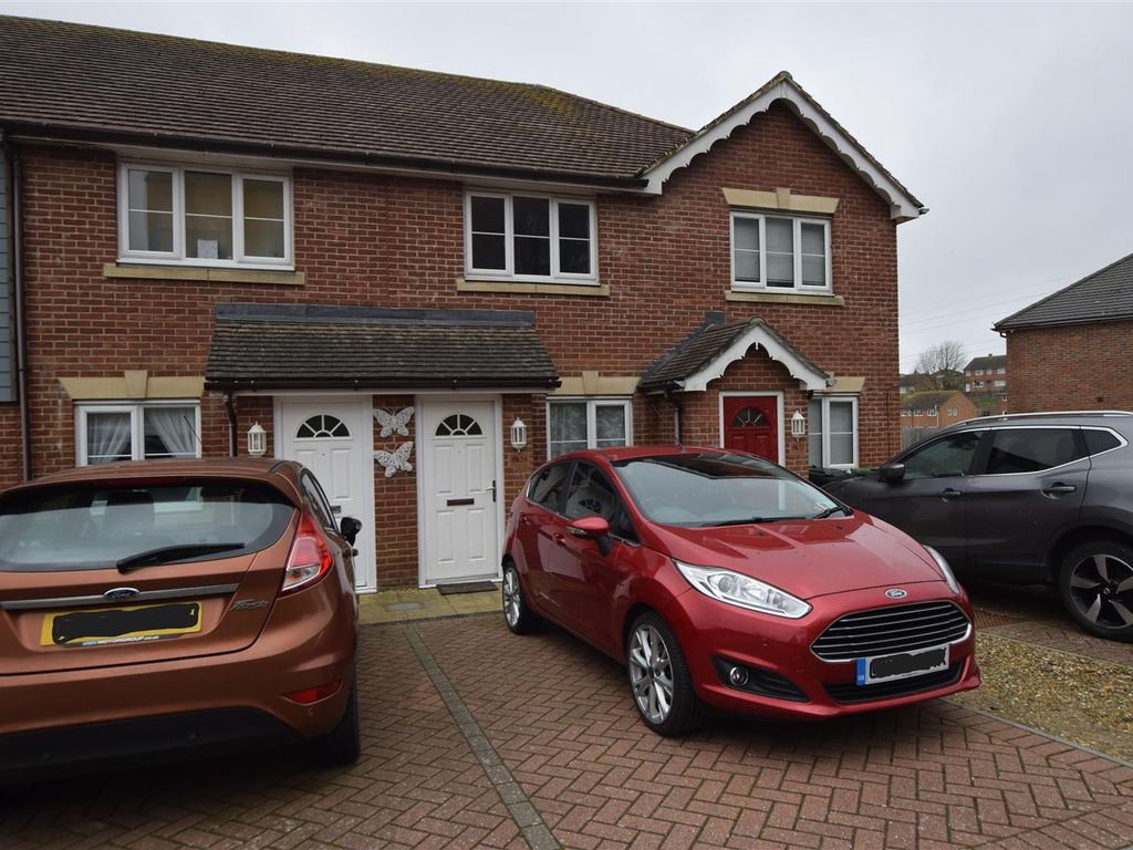 2 bed terraced house to rent in The Cheviots, Hastings TN34, £1,100 pcm